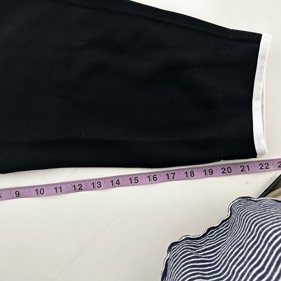 Nike Flat Front Stretch Zip Pocket Pull-On Elastic Waist Capri Pants Black Large - Picture 10 of 10